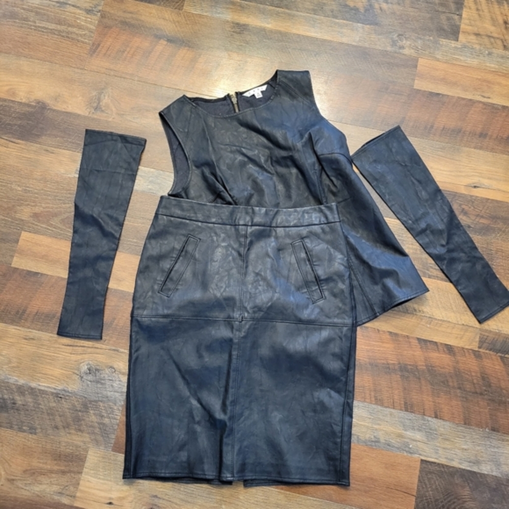 Cabi skirt (2), top(4)‎ and gloves set